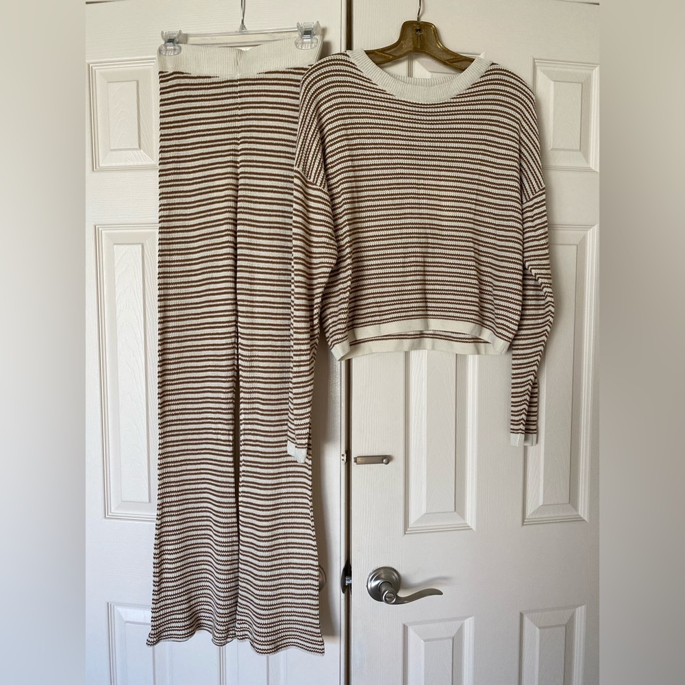 Adorable leisure wear set by Miou Muse